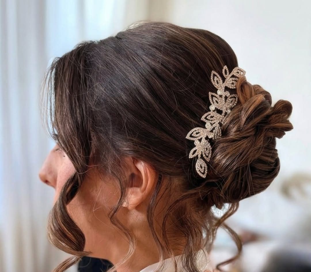 Chignon sposa con fermaglio gioiello