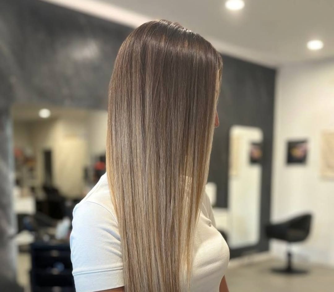 Capelli lunghi lisci con sfumature